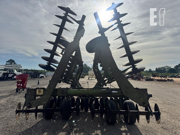 john-deere-230-image-3