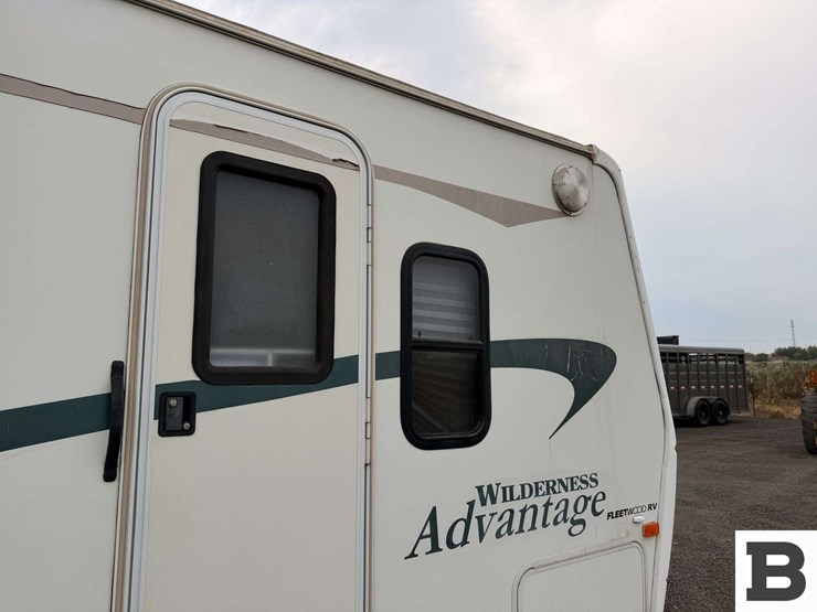 2004-fleetwood-wilderness-advantage-travel-trailer-image-31