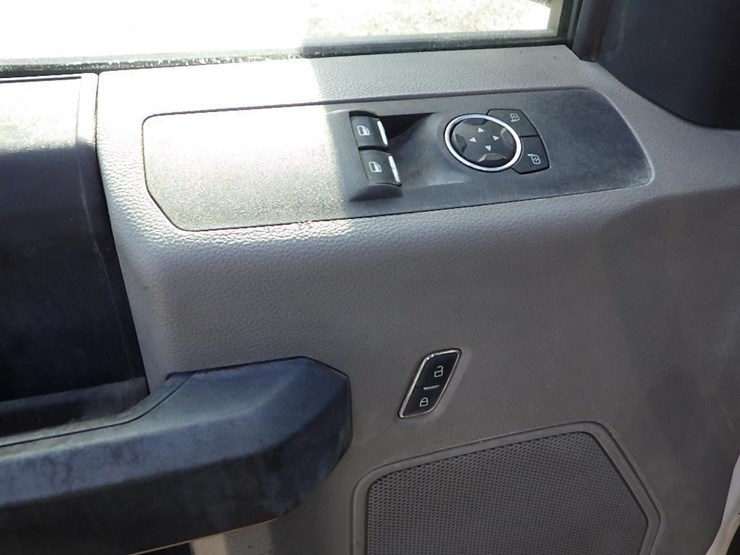 2021-ford-f350-image-30