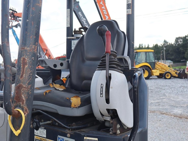2017-deere-35g-image-19