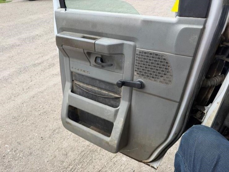 2013-ford-e450-image-11