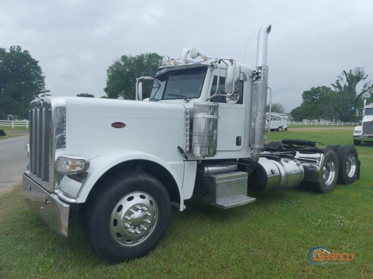 2017-peterbilt-389-image-43