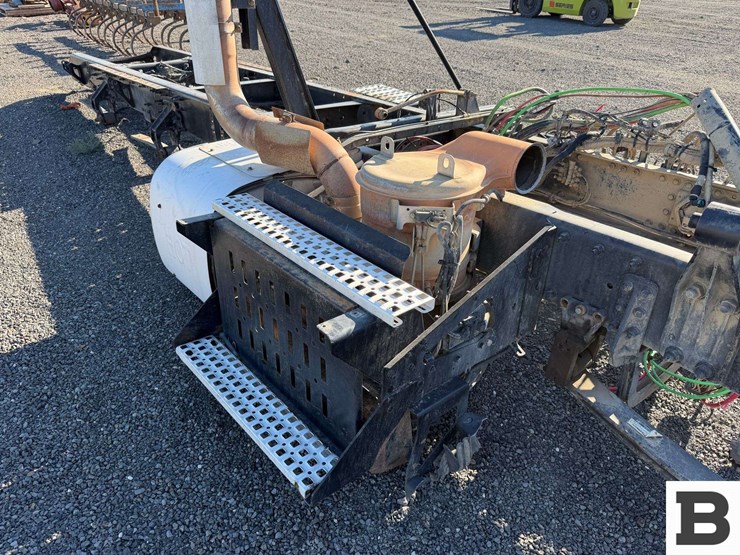2013-volvo-vnl-truck-frame-image-10