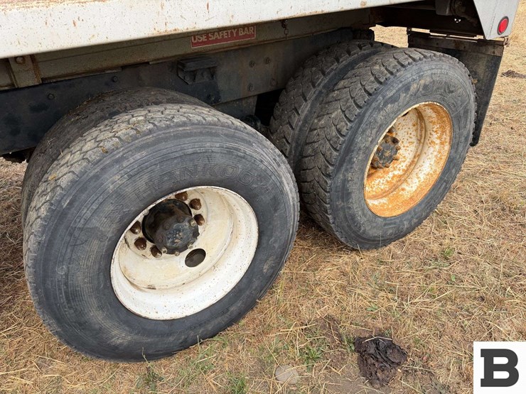 1988-mack-rd688s-image-17