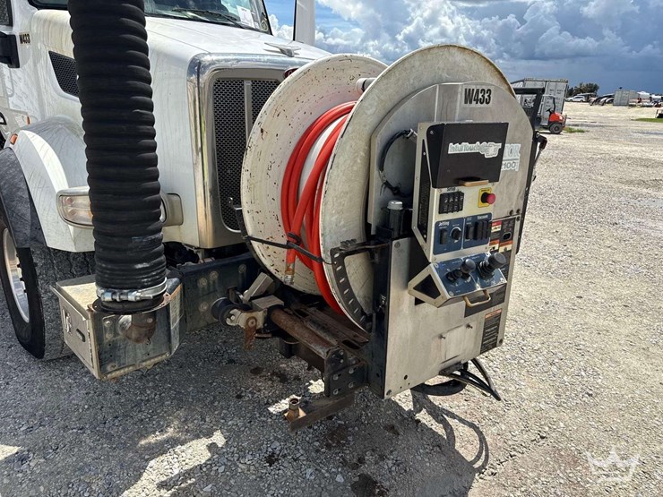 2020-peterbilt-567-image-30