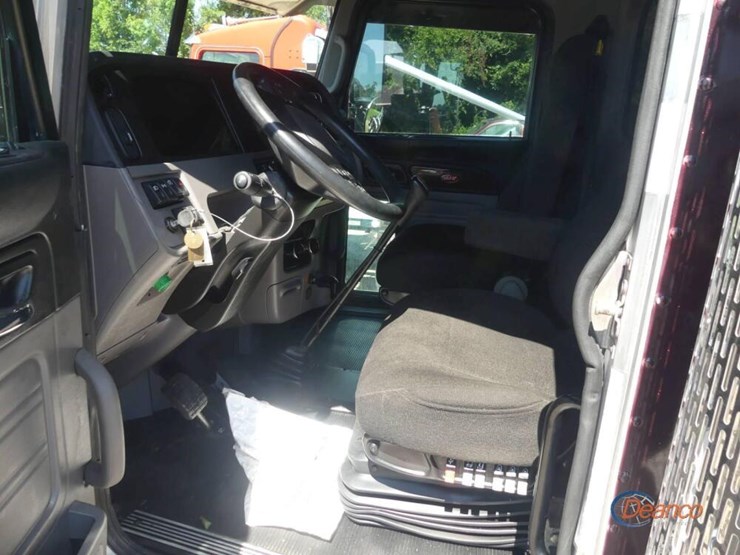 2024-peterbilt-389-image-36