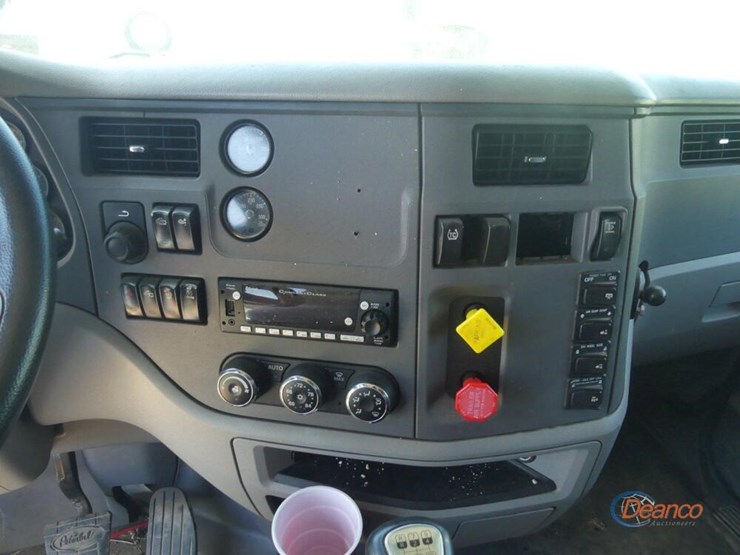 2016-peterbilt-579-image-16