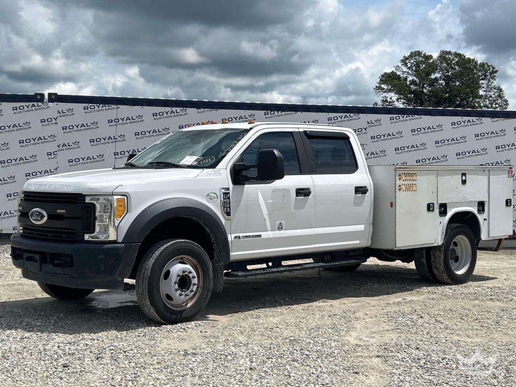 2017-ford-f550-image-1