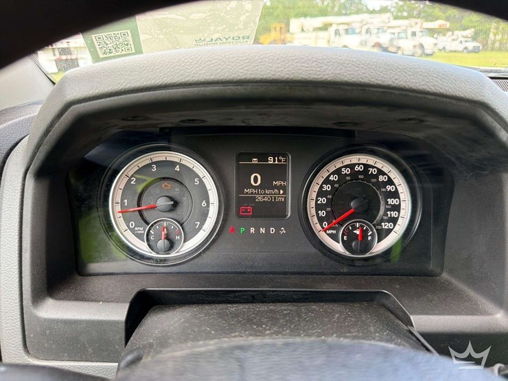 2015-dodge-3500-image-14