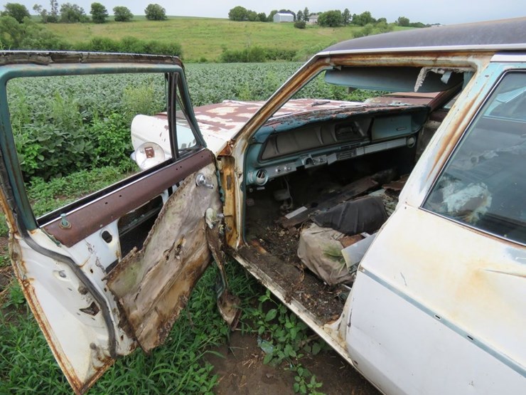 1966-chevrolet-impala-4dr-wagon-image-13