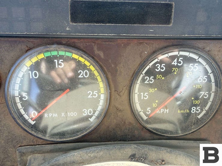 1997-freightliner-fl80-image-57