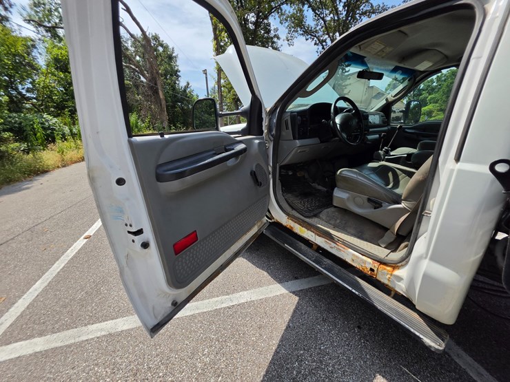 2006-ford-f550-image-38
