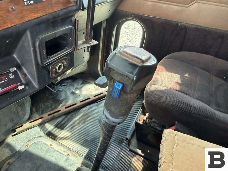 1989-peterbilt-377-image-69