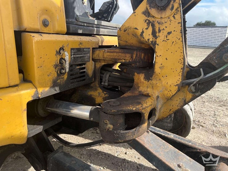 2016-caterpillar-303-image-13