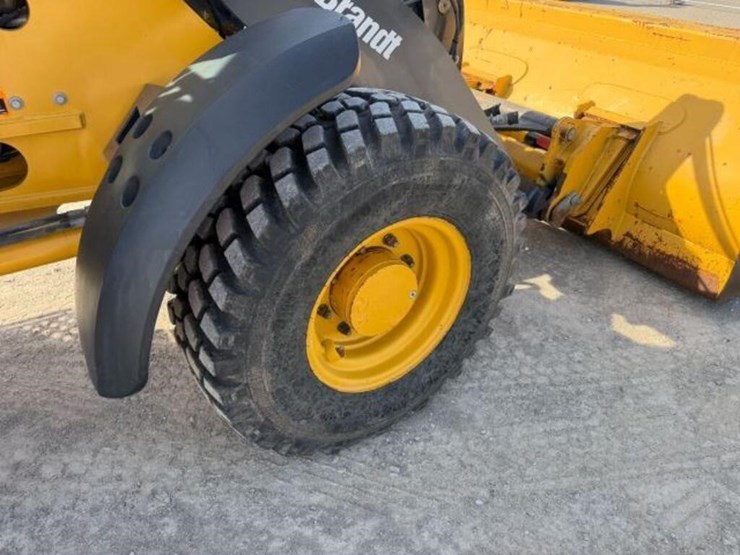 2020-deere-204l-image-35