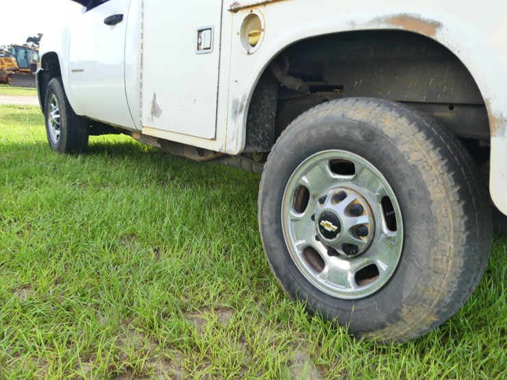 2013-chevrolet-2500hd-image-10