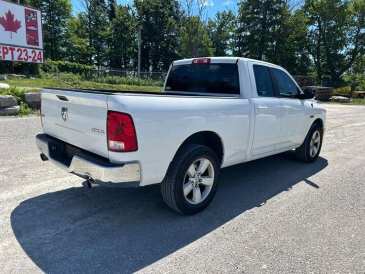 2019-ram-1500-slt-image-9
