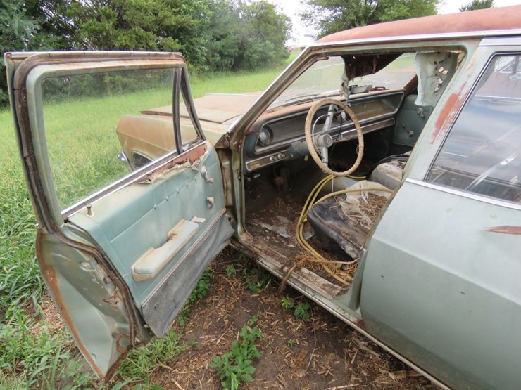 1965-chevrolet-impala-4dr-sedan-image-6