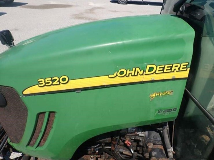 john-deere-3520-image-9