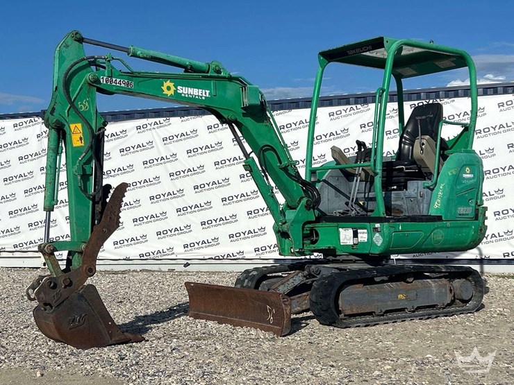 2018-takeuchi-tb230-image-1