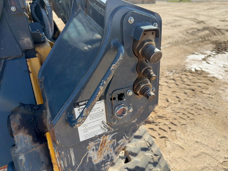 2020-deere-331g-image-11