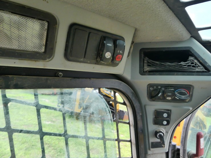 2015-caterpillar-262d-image-16