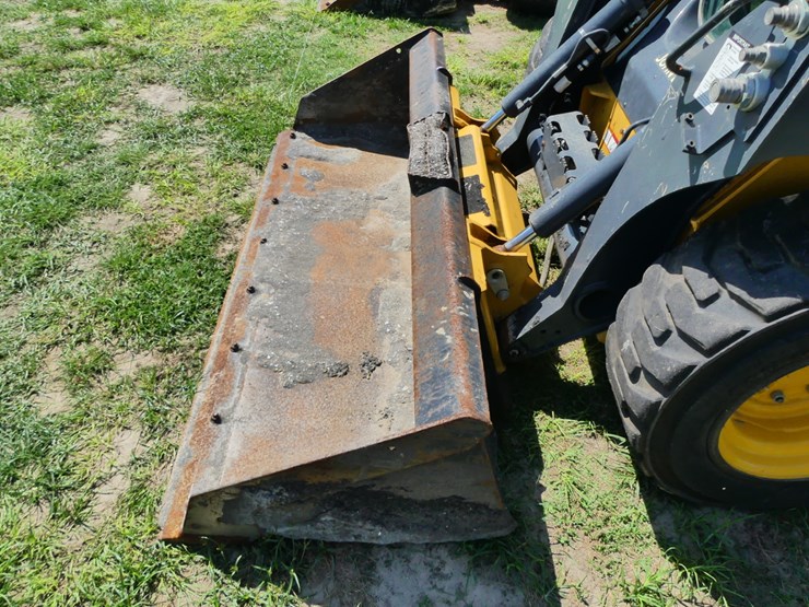 2024-deere-320g-image-10