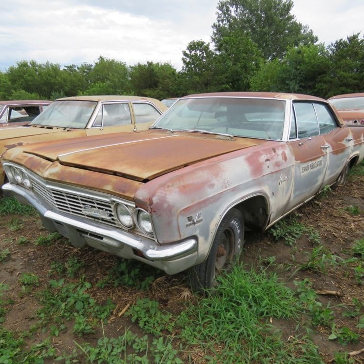 1966 Chevrolet Caprice 4dr HT