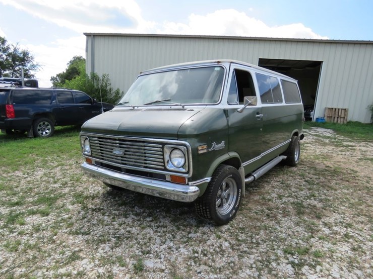 1972-chevrolet-beauville-sportvan-10-image-1