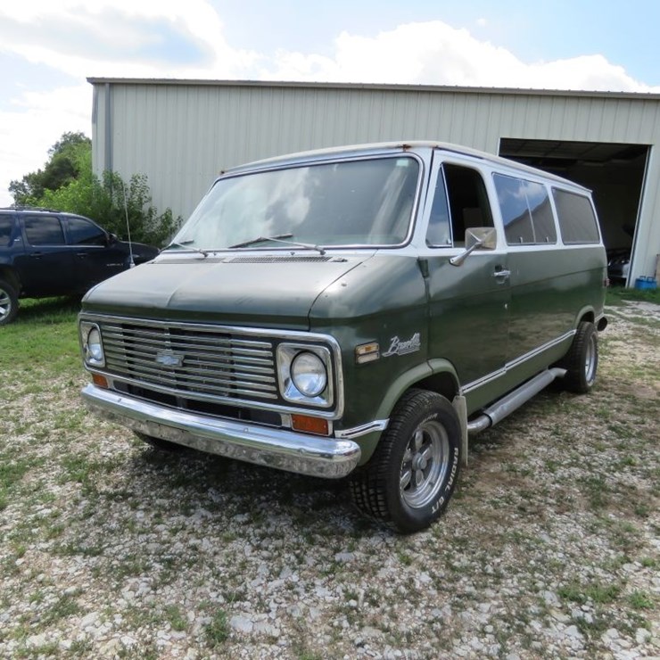 1972 Chevrolet Beauville Sportvan 10
