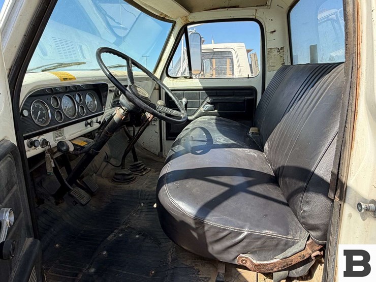 1976-ford-f750-image-31
