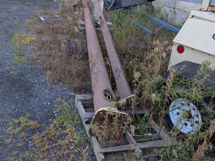 pair-of-parking-lot-light-poles-image-1