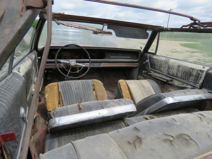 1965-chevrolet-impala-convertible-image-10