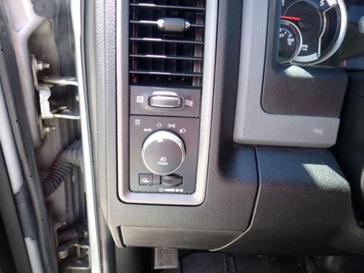 2019-dodge-1500-image-15