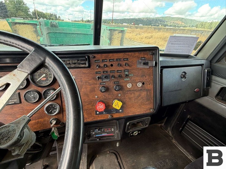 1988-peterbilt-377-image-46