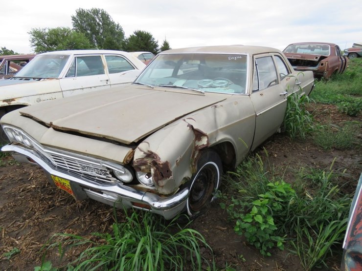 1966-chevrolet-biscayne-4dr-sedan-image-3