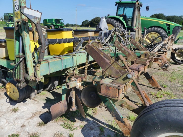 john-deere-7300-image-8