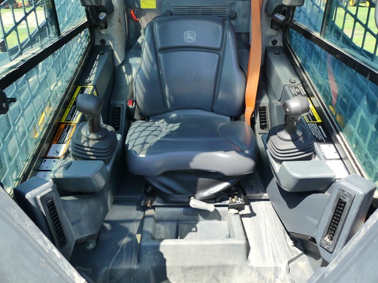 2024-deere-320g-image-13