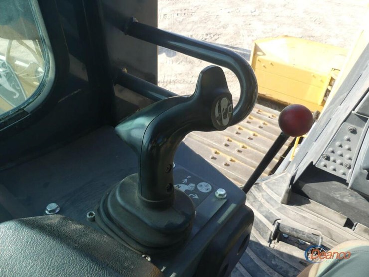 2022-deere-450k-lgp-image-13