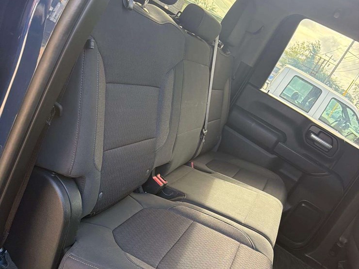2021-chevrolet-silverado-2500-image-16