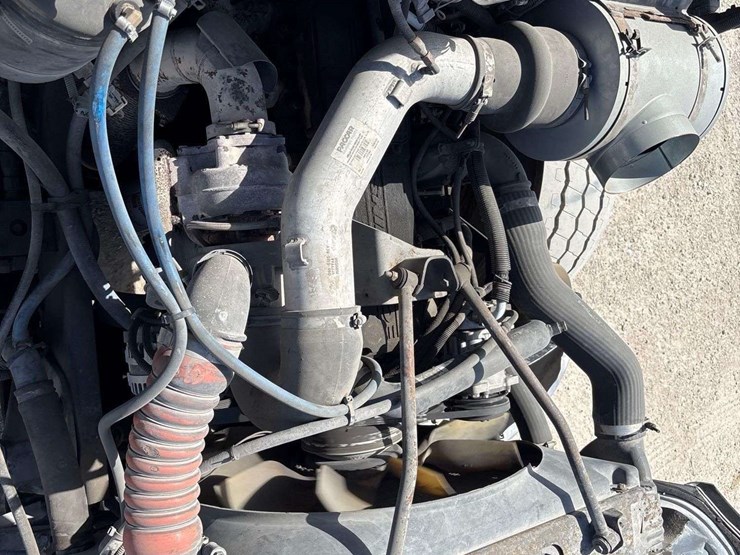 2006-peterbilt-335-image-10
