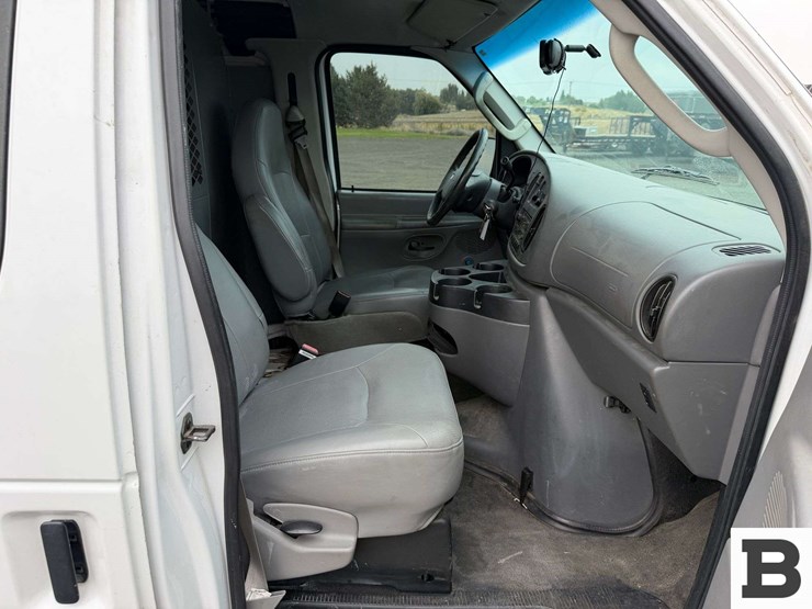 2006-ford-cargo-image-25