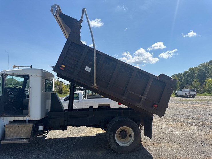 2000-kenworth-t300-image-18