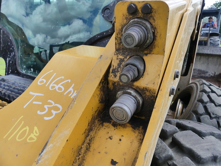 2015-caterpillar-262d-image-11