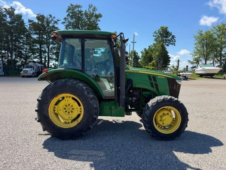 2015-john-deere-5085e-image-3