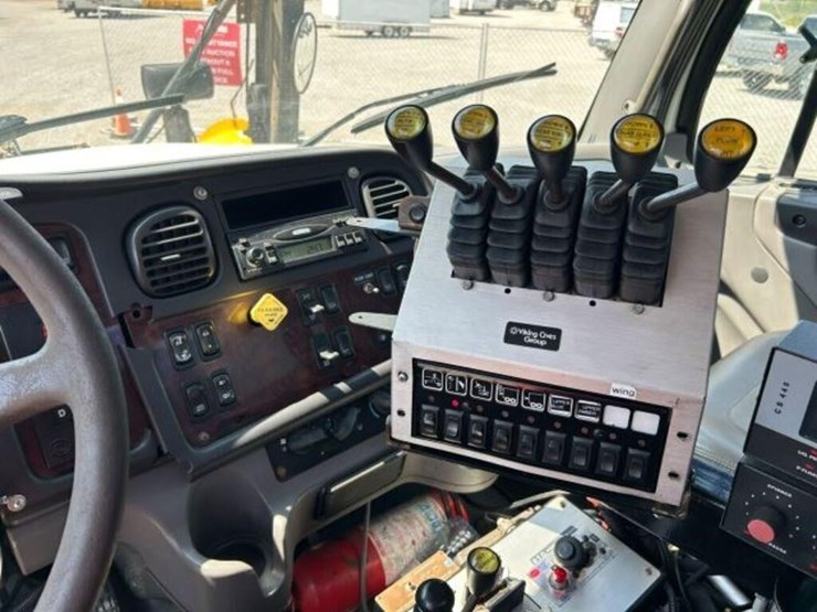 2006-freightliner-business-class-m2-s/a-1fvac3dj66-image-15