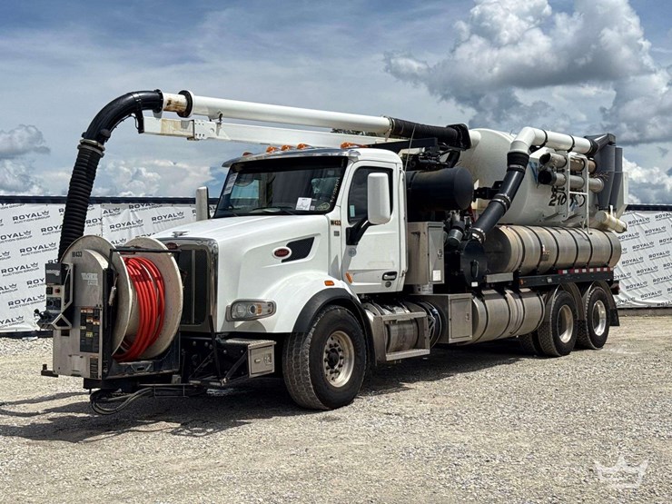 2020-peterbilt-567-image-1