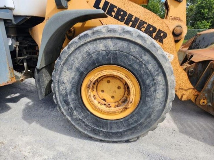 2011-liebherr-l586-image-61