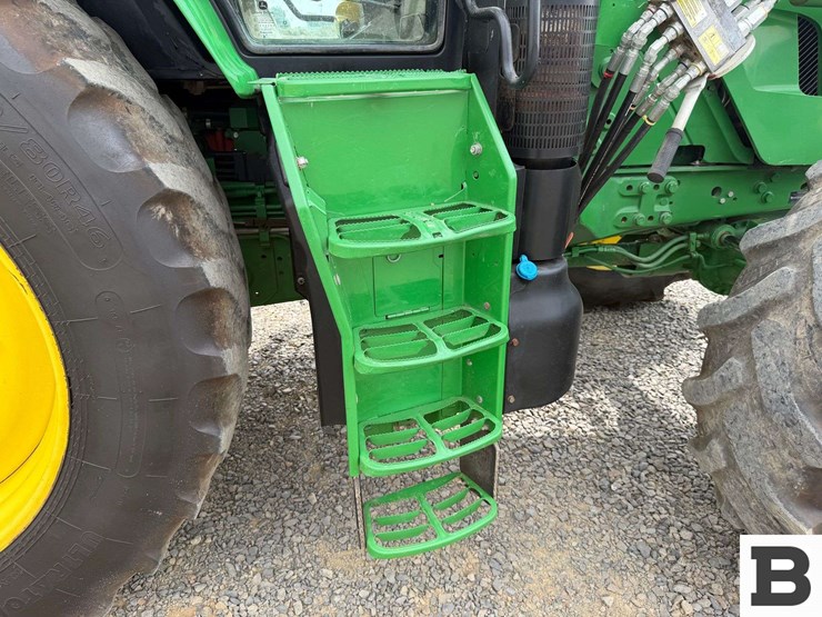 2015-john-deere-6210r-image-46