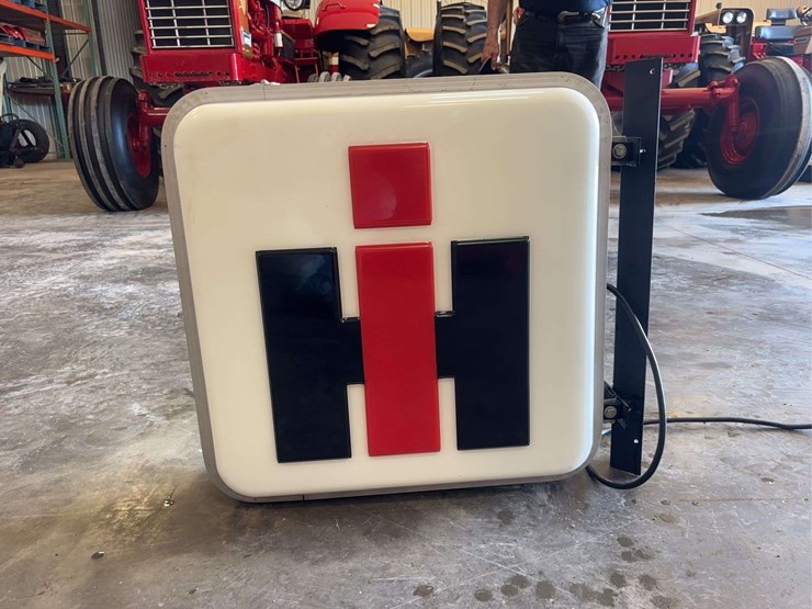 international-harvester-double-sided-bubble-lighted-sign-image-6